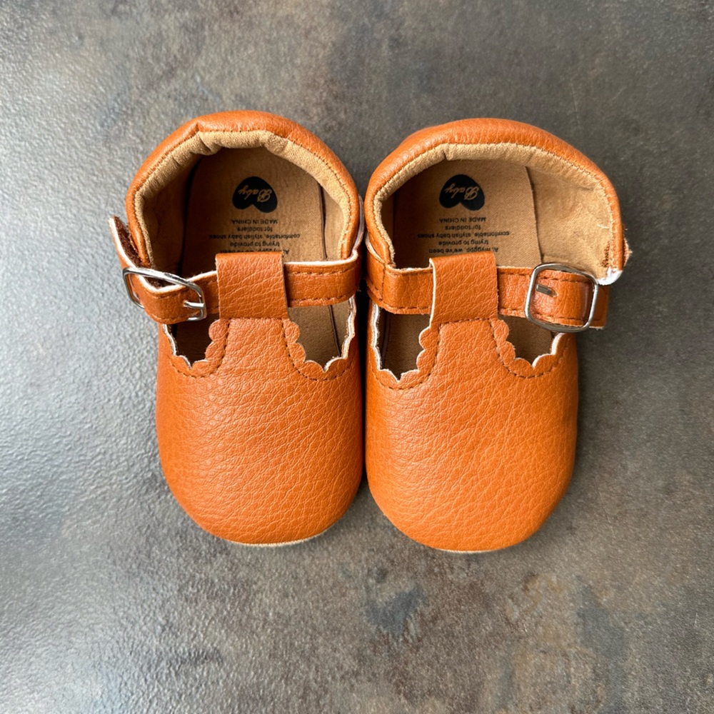 MYGGPP cognac dress shoes for little girl. Size 12 months.
